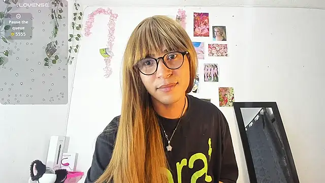 Snapshot of cute_sammy_1 chatting on 14, 11, 2025 cute sammy 1 online show from 14, 11, 2025