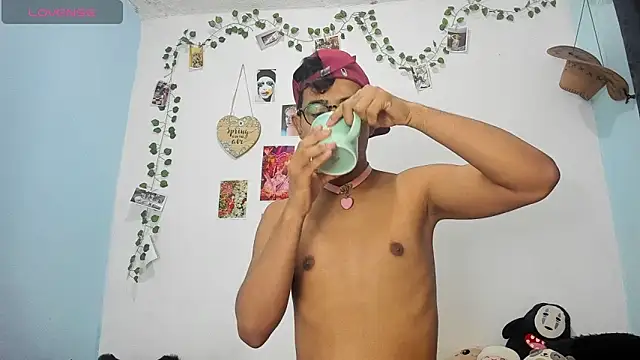 Snapshot of cute_sammy_1 chatting on 24, 11, 2025 cute sammy 1 online show from 24, 11, 2025