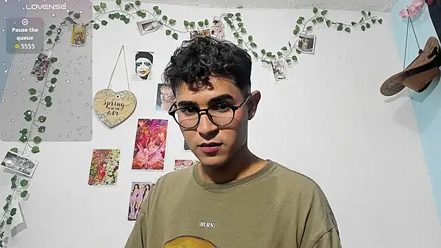 Snapshot of cute_sammy_1 chatting on 26, 11, 2025 cute sammy 1 online show from 26, 11, 2025