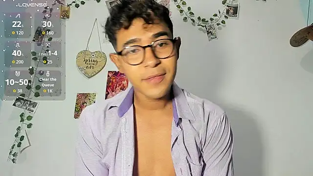 Snapshot of cute_sammy_1 chatting on 28, 11, 2025 cute sammy 1 online show from 28, 11, 2025