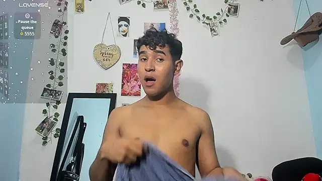 Snapshot of cute_sammy_1 chatting on 2, 12, 2025 cute sammy 1 online show from 2, 12, 2025