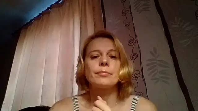 Snapshot of LiluXRose chatting on 29, 9, 2025 LiluXRose online show from 29, 9, 2025