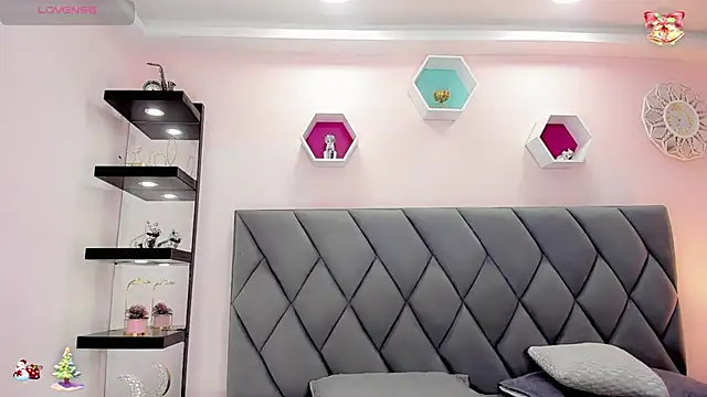 Amira Ember online show from 14, 12, 2025