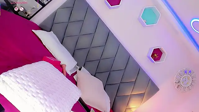 Amira Ember online show from 6, 2, 2026