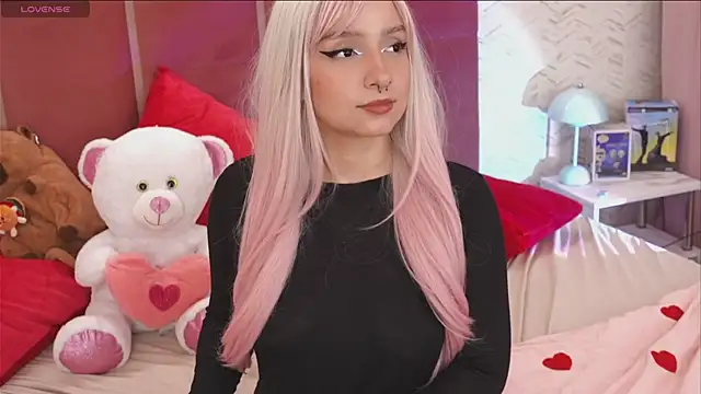 Snapshot of CoralineSky chatting on 5, 10, 2025 CoralineSky online show from 5, 10, 2025
