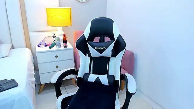 EimmyJones online show from 2, 11, 2025