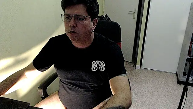 blueandwhite1 online show from 2, 12, 2025