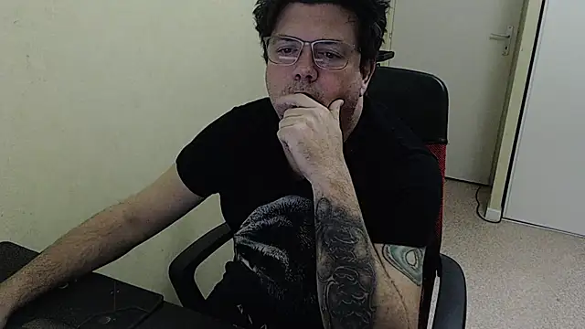 blueandwhite1 online show from 7, 1, 2026