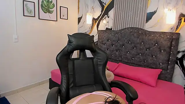 GiaCutee online show from 6, 1, 2026