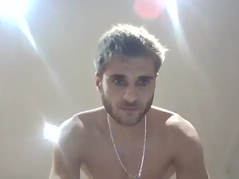 Snapshot of Elvisclaudiu001 chatting on 2, 10, 2025 Elvisclaudiu001 online show from 2, 10, 2025