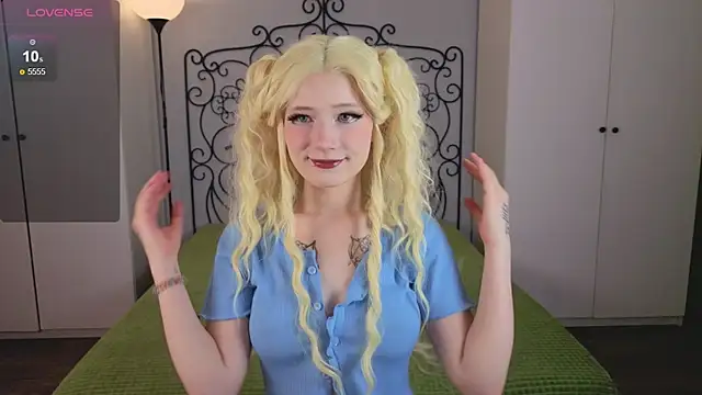 Snapshot of oliviafairy1 chatting on 20, 9, 2025 oliviafairy1 online show from 20, 9, 2025