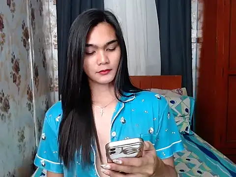 Snapshot of lady_in_moon chatting on 9, 10, 2025 lady in moon online show from 9, 10, 2025