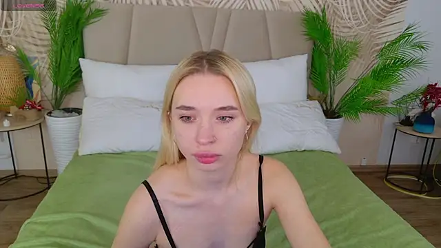 Snapshot of RachelColon chatting on 19, 9, 2025 RachelColon online show from 19, 9, 2025