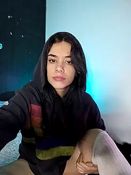 Snapshot of emmii_cute chatting on 8, 10, 2025 emmii cute online show from 8, 10, 2025
