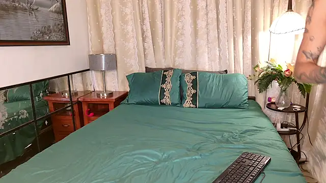 PrettyStranger online show from 14, 9, 2025