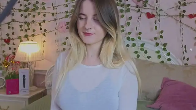 Snapshot of Sonia_Meow chatting on 17, 11, 2025 Sonia Meow online show from 17, 11, 2025