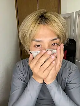 Snapshot of TEN-kun chatting on 12, 11, 2025 TEN-kun online show from 12, 11, 2025