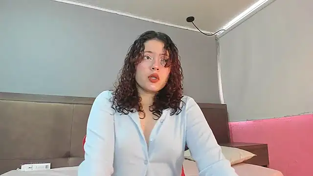 Snapshot of SamLuxuri chatting on 29, 9, 2025 SamLuxuri online show from 29, 9, 2025