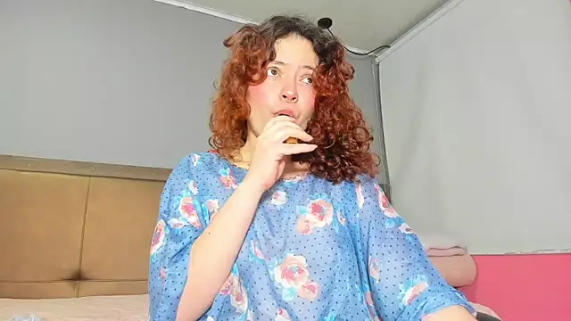 Snapshot of SamLuxuri chatting on 15, 10, 2025 SamLuxuri online show from 15, 10, 2025