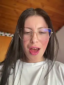 Mia salinass online show from 23, 3, 2026