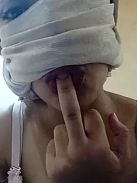 Snapshot of salma14 chatting on 21, 9, 2025 salma14 online show from 21, 9, 2025