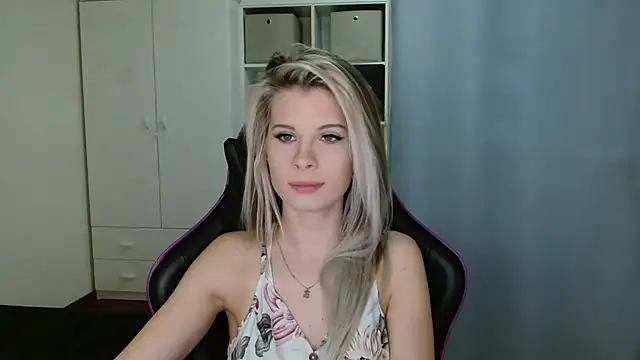 KristineGlow online show from 5, 3, 2026