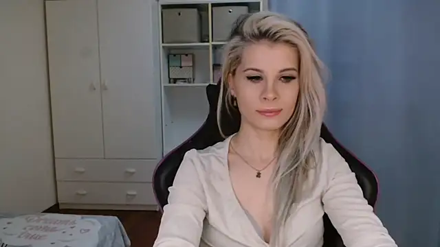 KristineGlow online show from 28, 4, 2026