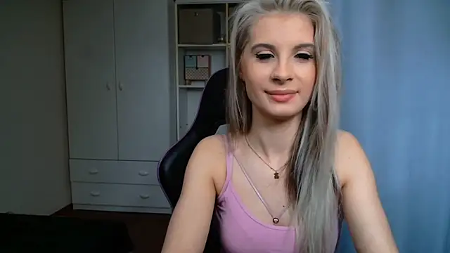Snapshot of KristineGlow chatting on 2, 6, 2026 KristineGlow online show from 2, 6, 2026