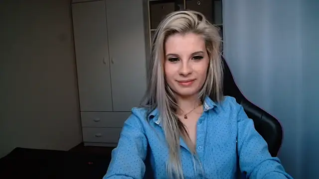 Snapshot of KristineGlow chatting on 16, 6, 2026 KristineGlow online show from 16, 6, 2026