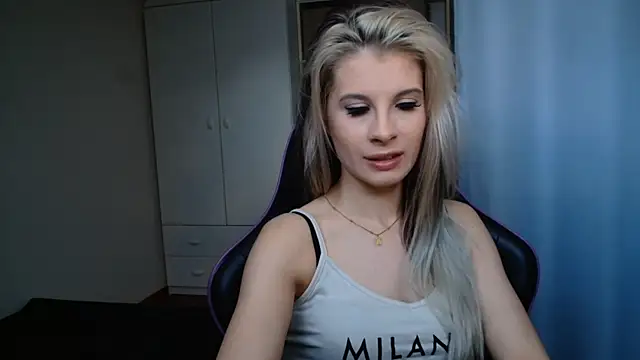 Snapshot of KristineGlow chatting on 17, 6, 2026 KristineGlow online show from 17, 6, 2026