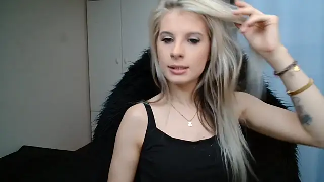 Snapshot of KristineGlow chatting on 19, 6, 2026 KristineGlow online show from 19, 6, 2026