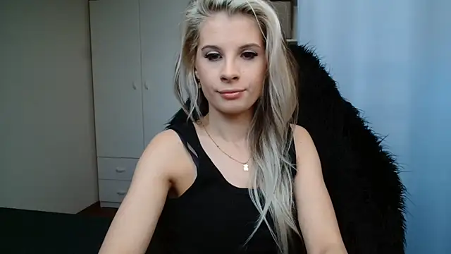 Snapshot of KristineGlow chatting on 25, 6, 2026 KristineGlow online show from 25, 6, 2026