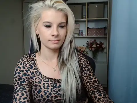Snapshot of KristineGlow chatting on 23, 7, 2026 KristineGlow online show from 23, 7, 2026