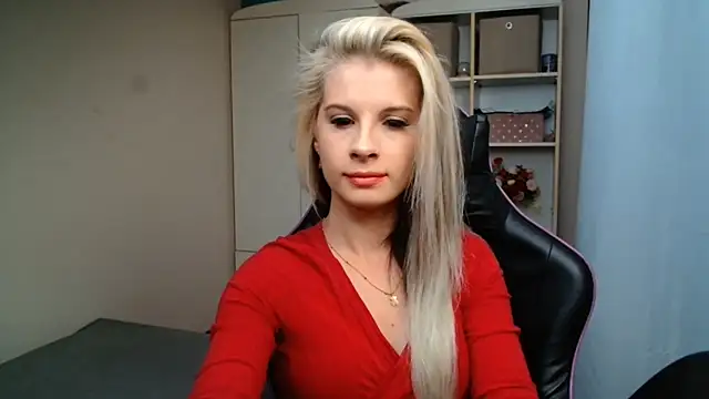 Snapshot of KristineGlow chatting on 27, 7, 2026 KristineGlow online show from 27, 7, 2026
