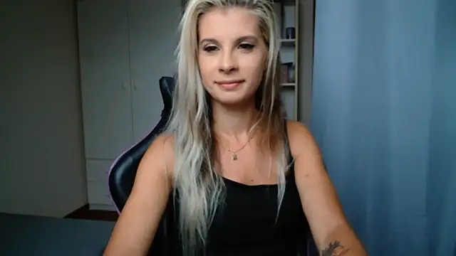 Snapshot of KristineGlow chatting on 7, 8, 2026 KristineGlow online show from 7, 8, 2026