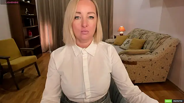 Snapshot of sexmom8 chatting on 13, 4, 2026 sexmom8 online show from 13, 4, 2026