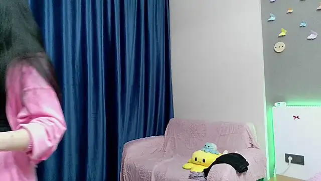 Snapshot of RoxysinX chatting on 11, 9, 2025 RoxysinX online show from 11, 9, 2025