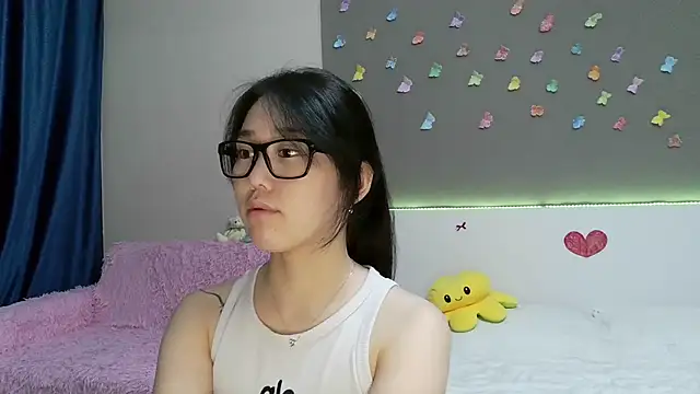 Snapshot of RoxysinX chatting on 30, 9, 2025 RoxysinX online show from 30, 9, 2025
