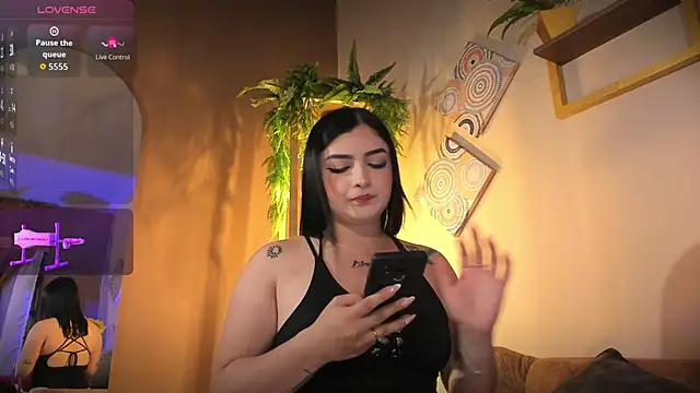 Snapshot of Emily_Reyna chatting on 4, 10, 2025 Emily Reyna online show from 4, 10, 2025