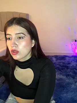 Snapshot of BrunnetAri_ chatting on 10, 10, 2025 BrunnetAri online show from 10, 10, 2025