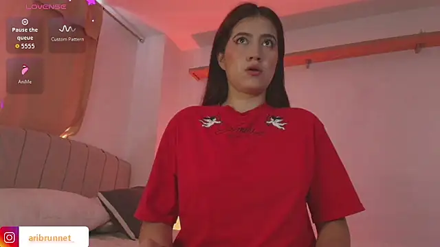 BrunnetAri  online show from 22, 12, 2025