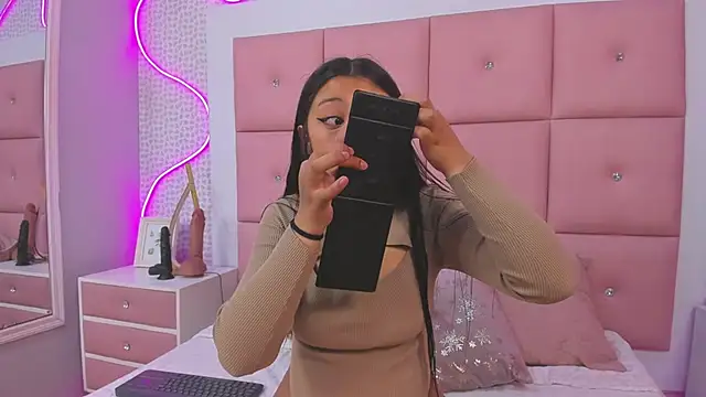 DaisySnugs1 online show from 7, 11, 2025