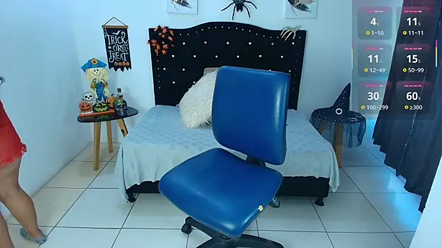 SammySmall F w online show from 14, 10, 2025