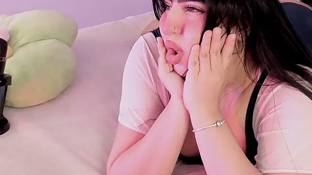 Camila Matinez  online show from 15, 9, 2025