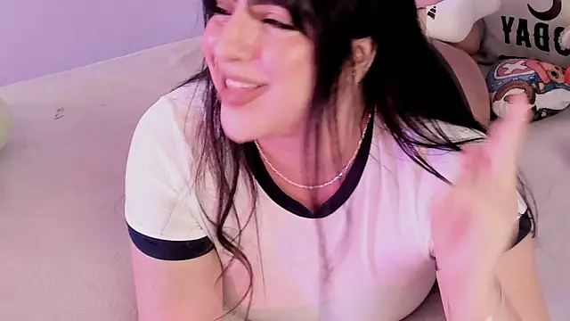 Camila Matinez  online show from 8, 11, 2025