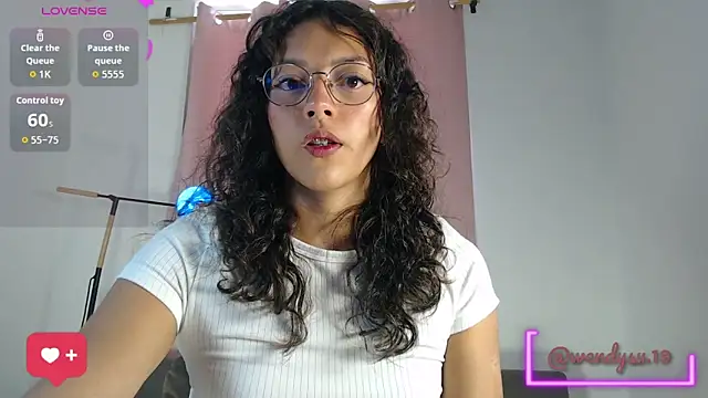 Snapshot of WendySuns_ chatting on 16, 9, 2025 WendySuns online show from 16, 9, 2025