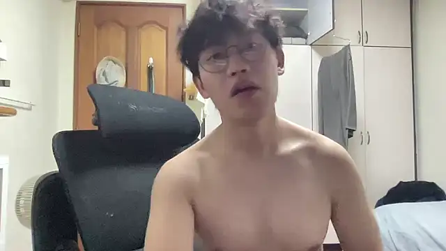 Snapshot of Passionatetwink2 chatting on 24, 2, 2026 Passionatetwink2 online show from 24, 2, 2026