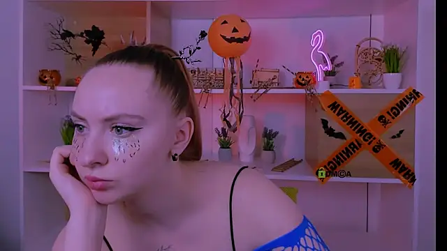 mila glow1 online show from 2, 11, 2025