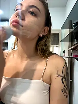 LunaMillie online show from 27, 10, 2025