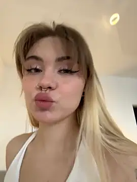 LunaMillie online show from 4, 11, 2025